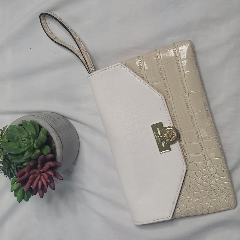 Anne Klein wristlet bag